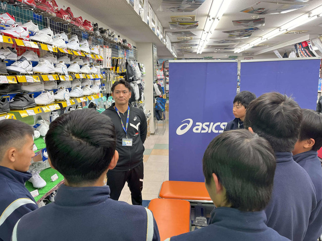 202312020000720-w1300_0