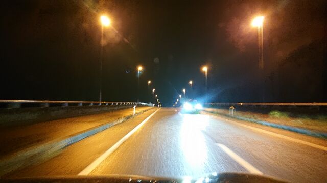 たまにハイビームで運転してる人いるでしょ