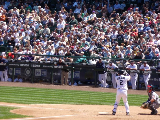 Kenji_Johjima_at_bat