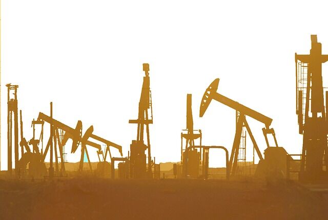 oil-rig-3820929_640