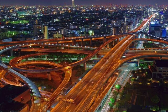 夜の高速道路あした初めて走るんやが気をつけることある？