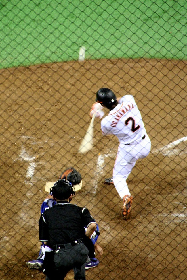 Tokyo_Dome_(Ogasawara_Swing)