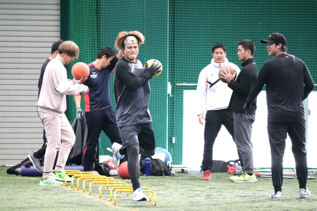 20240112-OHT1I51304-L