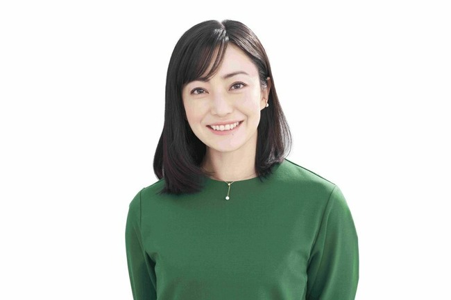 ロッテ開幕戦で女優・菅野美穂が始球式「とても驚きました。今回も、精一杯務めさせていただきます」