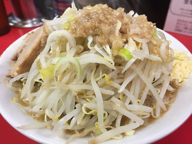 ラーメンにもやしって乗ってるやん