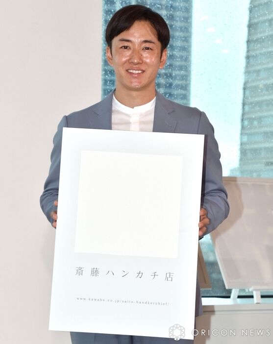 斎藤佑樹さん、自身がプロデュースしたハンカチを販売する「斎藤ハンカチ店」開店