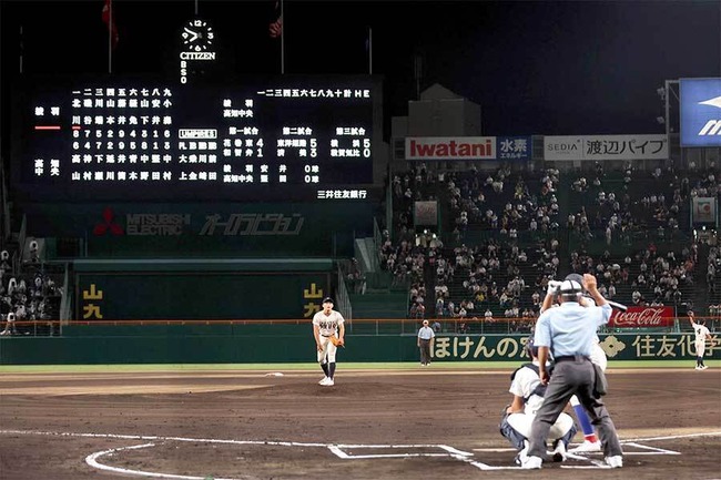 【甲子園】「高校野球で初めて見たわw」 22時過ぎた甲子園、2部制ならではの“珍光景”に驚きの声「すっごい違和感」 【甲子園】「高校野球で初めて見たわw」 22時過ぎた甲子園、2部制ならではの“珍光景”に驚きの声「すっごい違和感」