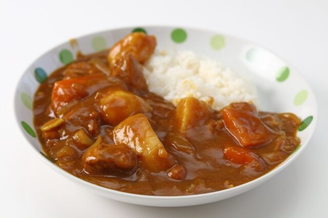 カレーに入れる具材「にんじん」「たまねぎ」「肉」あとは？のサムネイル
