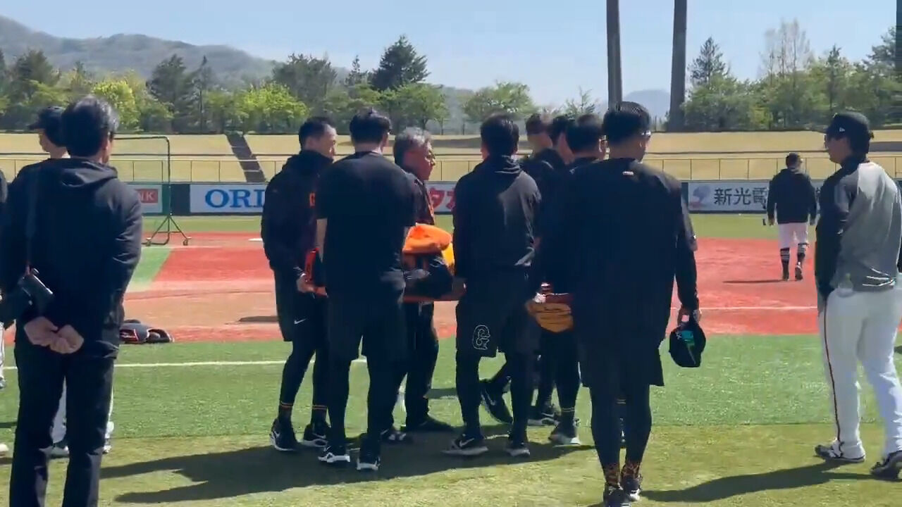 【悲報】巨人泉口、顔面に打球直撃　緊急搬送