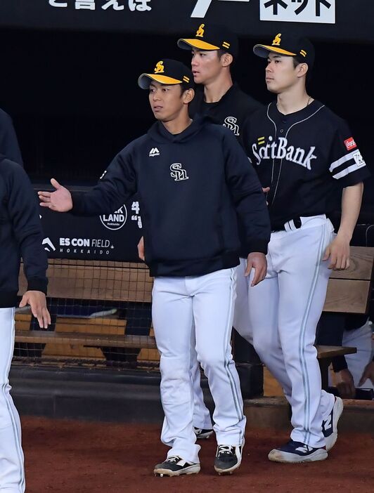 前日死球のソフトバンク今宮健太、左肩甲骨亀裂骨折していた。プレーは継続へ