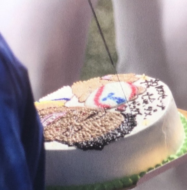 【中日】投手陣、ライデルに「亡命ダメ」と書いたケーキをプレゼント