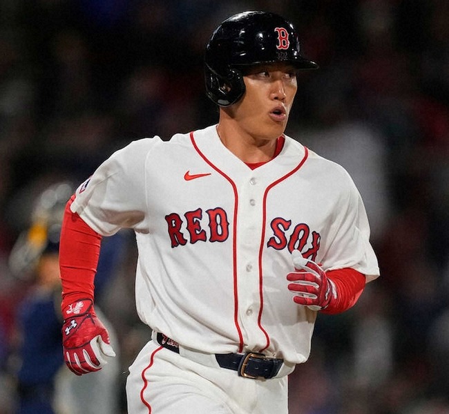 【悲報】吉田正尚 .289 ニゴロ中飛遊ゴロ遊ゴロのサムネイル