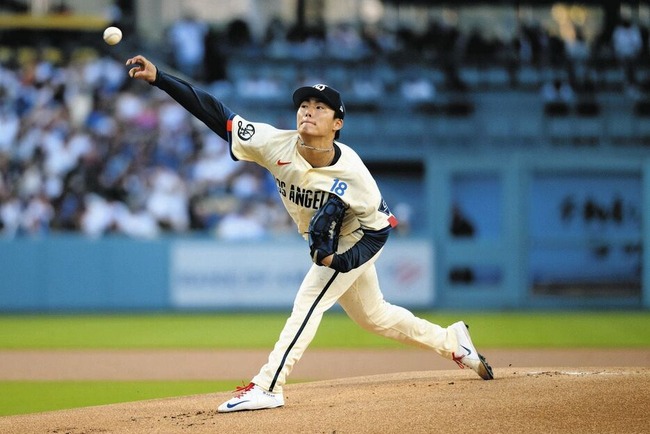 「ロッキングチェアに座って投げられる」 山本由伸、初回から大量９点の援護、米実況が指摘も…解説者はクギを刺すのサムネイル