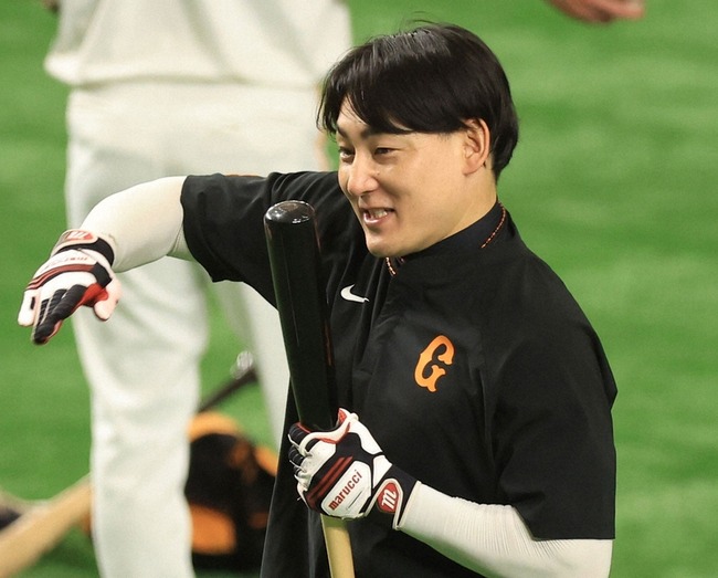 巨人泉口、ヤバい「先輩に挨拶しない」「話しかけると『はいはい』とスマホをいじりながら返事」