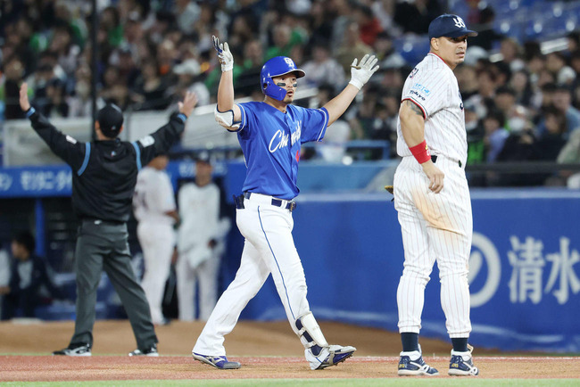 NPB「(中日、川越の)本塁打たる映像を確認した。」しかし判定はそのままに NPB「(中日、川越の)本塁打たる映像を確認した。」しかし判定はそのままに