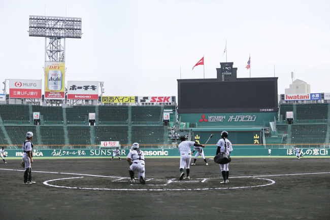【高校野球】広陵辞退で不戦勝の津田学園、異例の甲子園練習敢行! 無人の甲子園で校歌大熱唱 【高校野球】広陵辞退で不戦勝の津田学園、異例の甲子園練習敢行! 無人の甲子園で校歌大熱唱