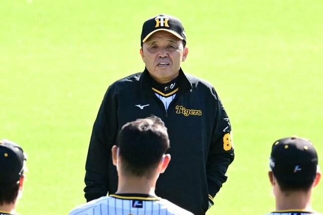 【東スポ】阪神岡田監督ベンチへのデータ持ち込み厳禁へ「そんなん試合前に終わっとけと。去年までもそうやろ？」