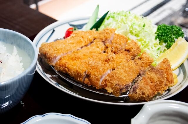 トンカツをいつでも好きな時に食べられる←これに必要な年収wwwwwのサムネイル
