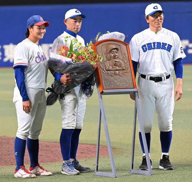 イチロー＆松井秀、今年も元気に女子高生と野球対決！のサムネイル