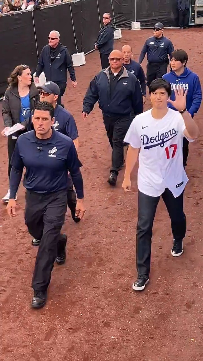 bFYWRnYOyq_JV7q3.mp4_snapshot_00.01.200