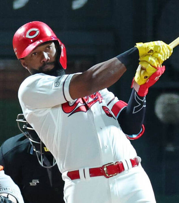 【広島】ファビアンが無期限の２軍再調整へ 開幕スタメン確約の来日２年目 １３打席連続無安打 藤井ヘッド「活躍してもらわないと困る選手」のサムネイル