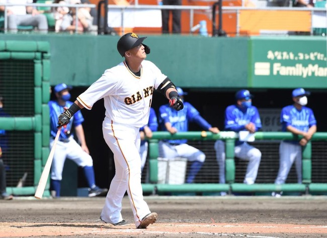 巨人・中田翔が５試合連続安打　好調継続、エスコバーから二塁打