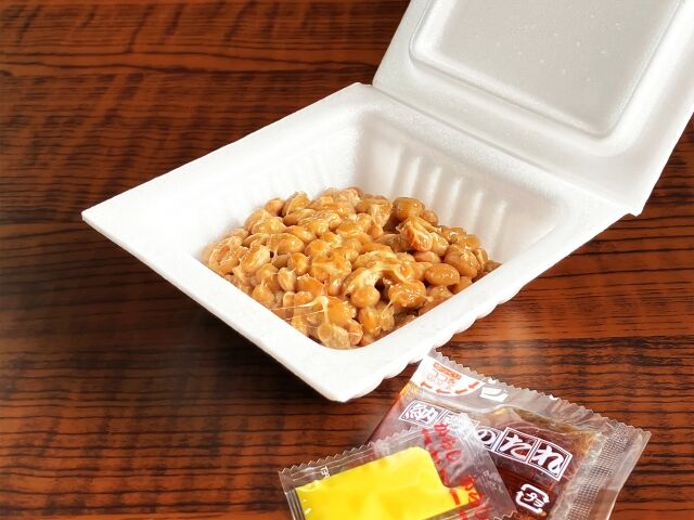納豆のカラシ小袋じゃ足りんと感じてるやつ