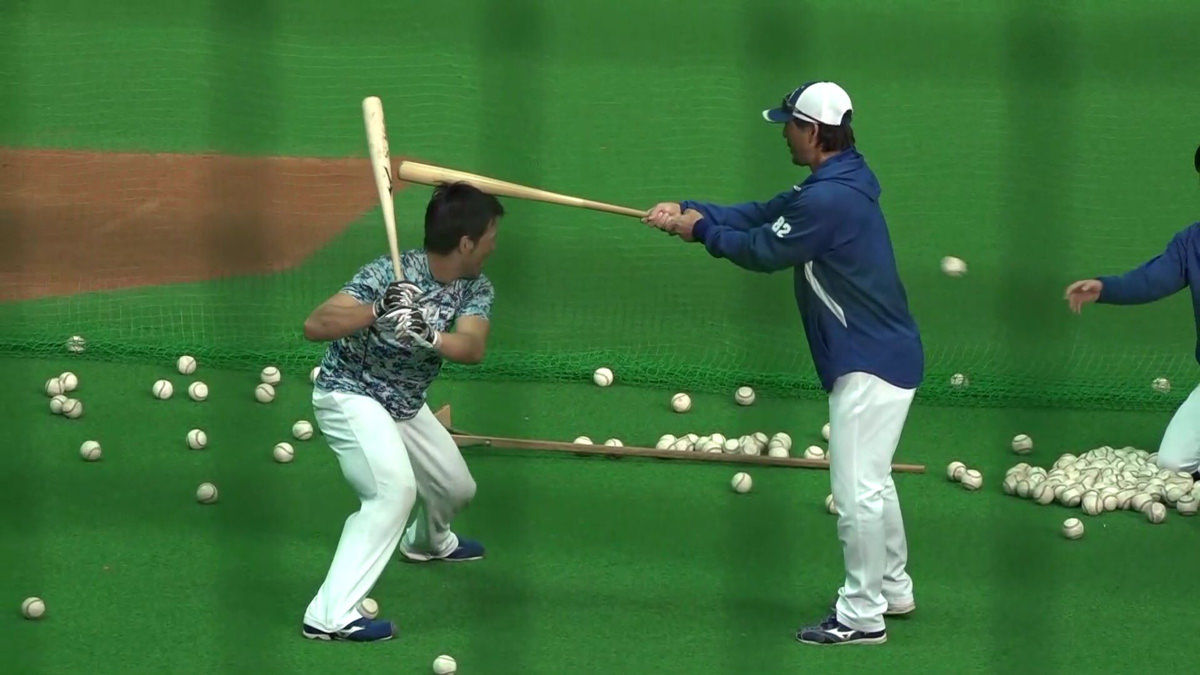 宮本 バットで山田の頭を小突く 小笠原 バットを福田の頭に置く Baseballlog