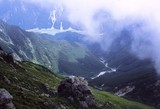 黒部湖を望む