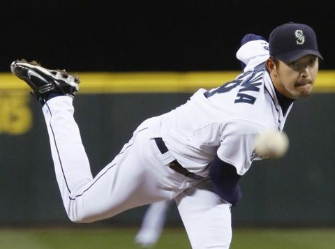 6997671-baseball-on-the-pitcher-s-mound-near-the-pitching-rubber