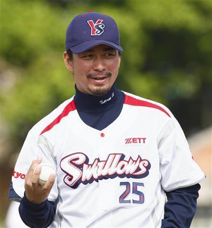 6997671-baseball-on-the-pitcher-s-mound-near-the-pitching-rubber