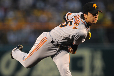 6997671-baseball-on-the-pitcher-s-mound-near-the-pitching-rubber