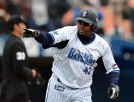 6997671-baseball-on-the-pitcher-s-mound-near-the-pitching-rubber