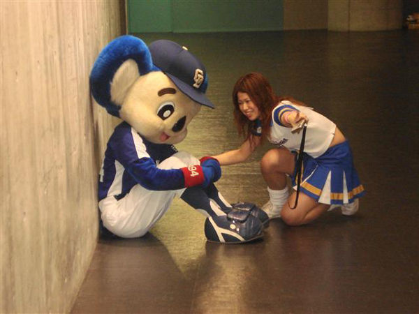 6997671-baseball-on-the-pitcher-s-mound-near-the-pitching-rubber