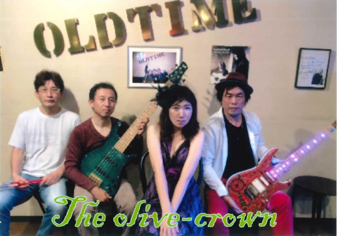 02 The olive-crown 1