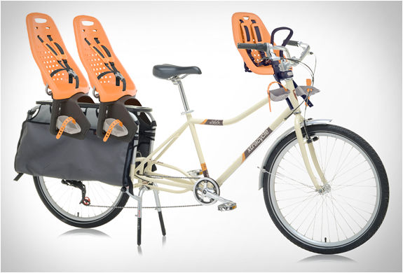 木製自転車と画期的な自転車 : 七猫の縁の下