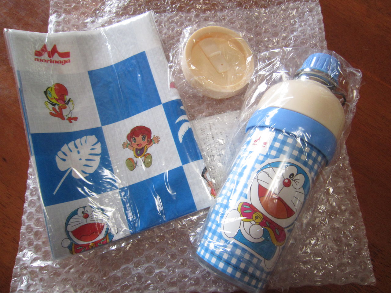 当選品 ドラえもん水筒 レジャーシート ママのたからばこ