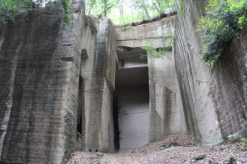 群馬 特撮モノのロケ地っぽい 藪塚石切場跡 軟体レポート 群馬 特撮モノのロケ地っぽい 藪塚石切場跡 軟体レポート