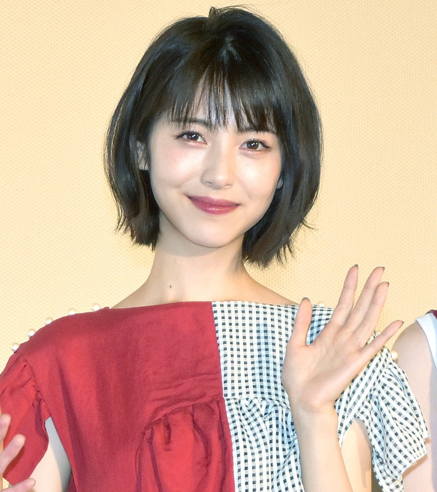 【映画】浜辺美波が雰囲気激変、清楚な黒髪ロングがやっぱりイイ…