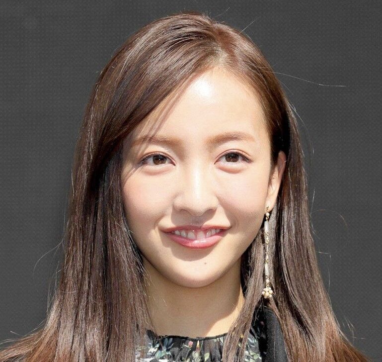 【芸能】板野友美、11年ぶり水着＆ランジェリー姿を披露！