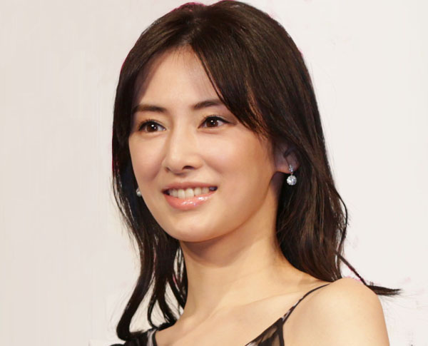 【芸能】北川景子、ミニスカ美脚披露！「これ加工？…無加工でこれ？」