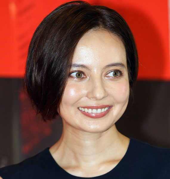 【芸能】ベッキー「水着ショット予告」で見せたモノに唖然！これは苦情しか出ない…