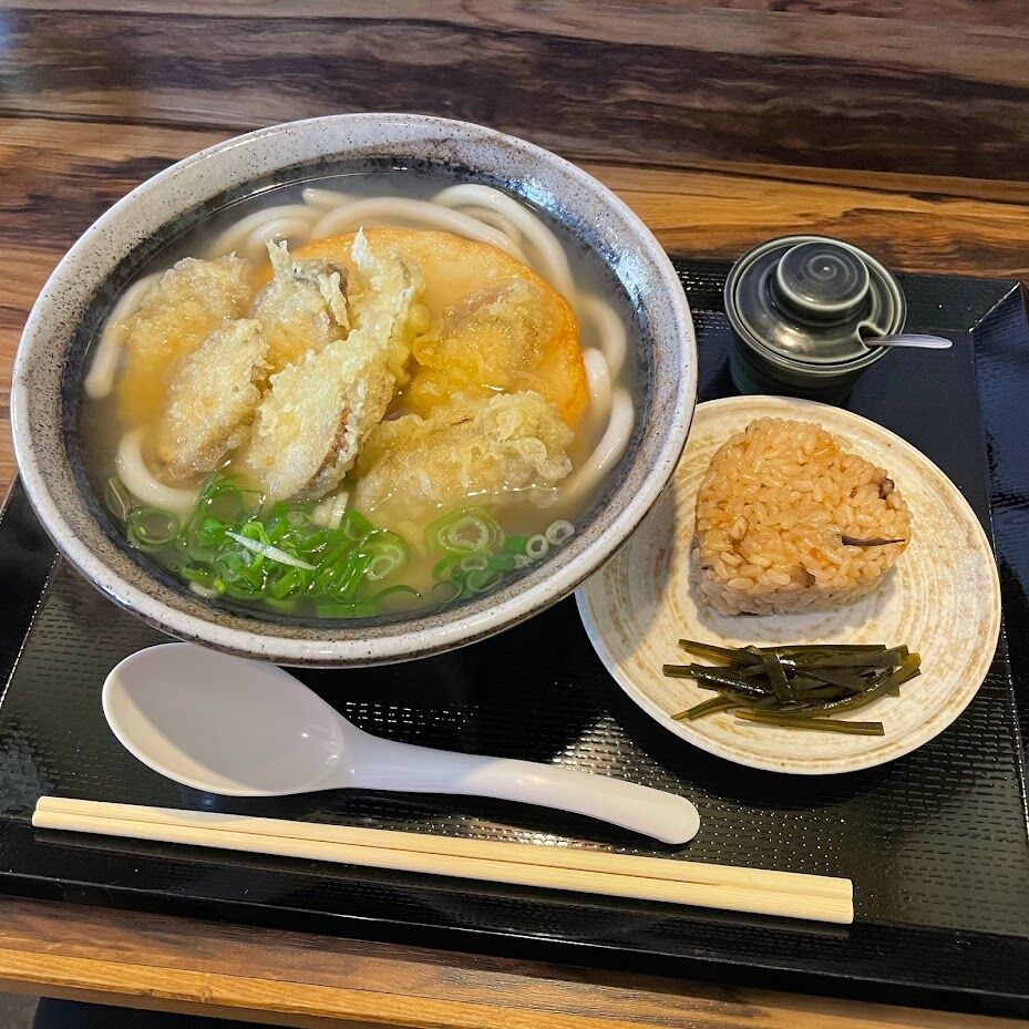 【意外】福岡県民「県外の人にラーメンのお勧め店聞かれて困った。うどんしか食わないんだが。」