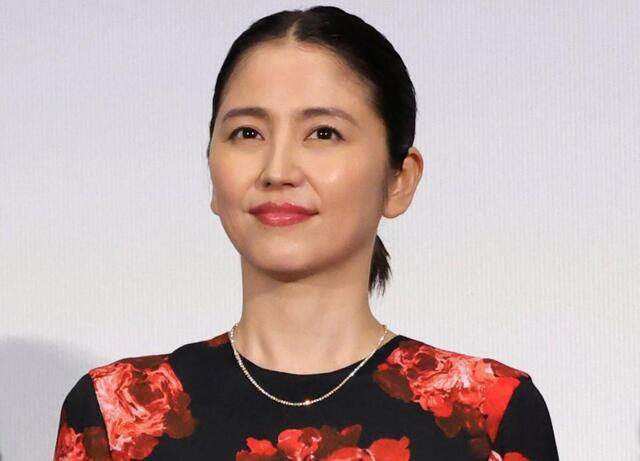 【芸能】長澤まさみ、上半身スーツ＆下半身は生足パンツなしの大胆露出カットに騒然！