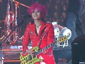 【音楽】hideさん25回目の命日、実弟がステージ上に飾られたギターにまつわるエピソードを明かす！