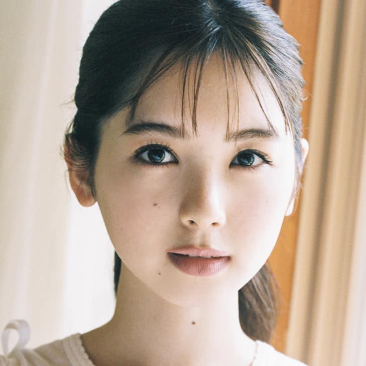 【乃木坂46】筒井あやめ、王道の白水着でかわいさ爆発！ 1st写真集封入特典ポストカード第2弾公開