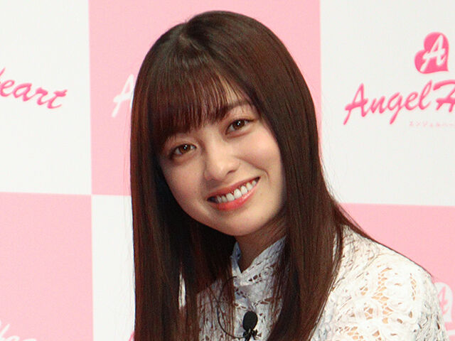 【芸能】橋本環奈、生足を大胆に露出して始球式！