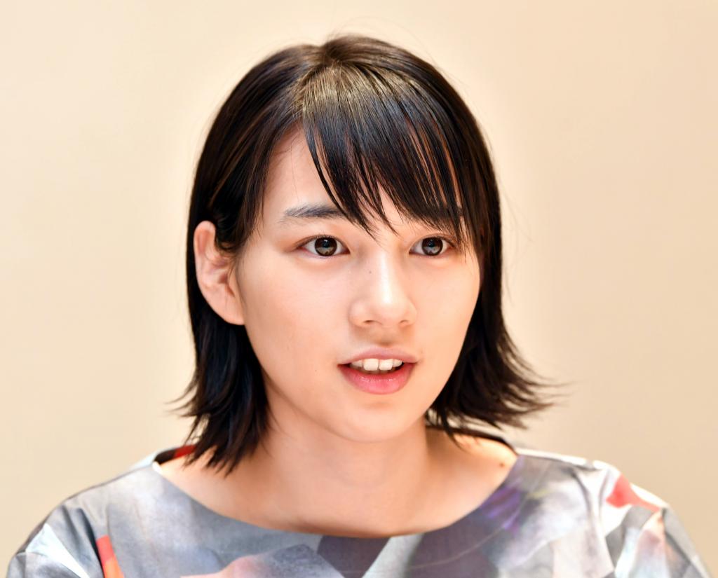 【芸能】のん、太もも露出の超ミニオフショット公開しファン歓喜「なんと美しい」