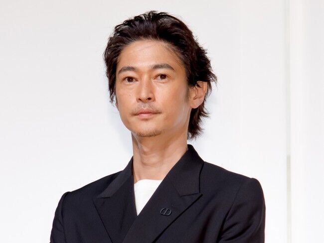 【芸能】「靴下で道歩く」窪塚洋介に騒然→真相判明でさらに衝撃！