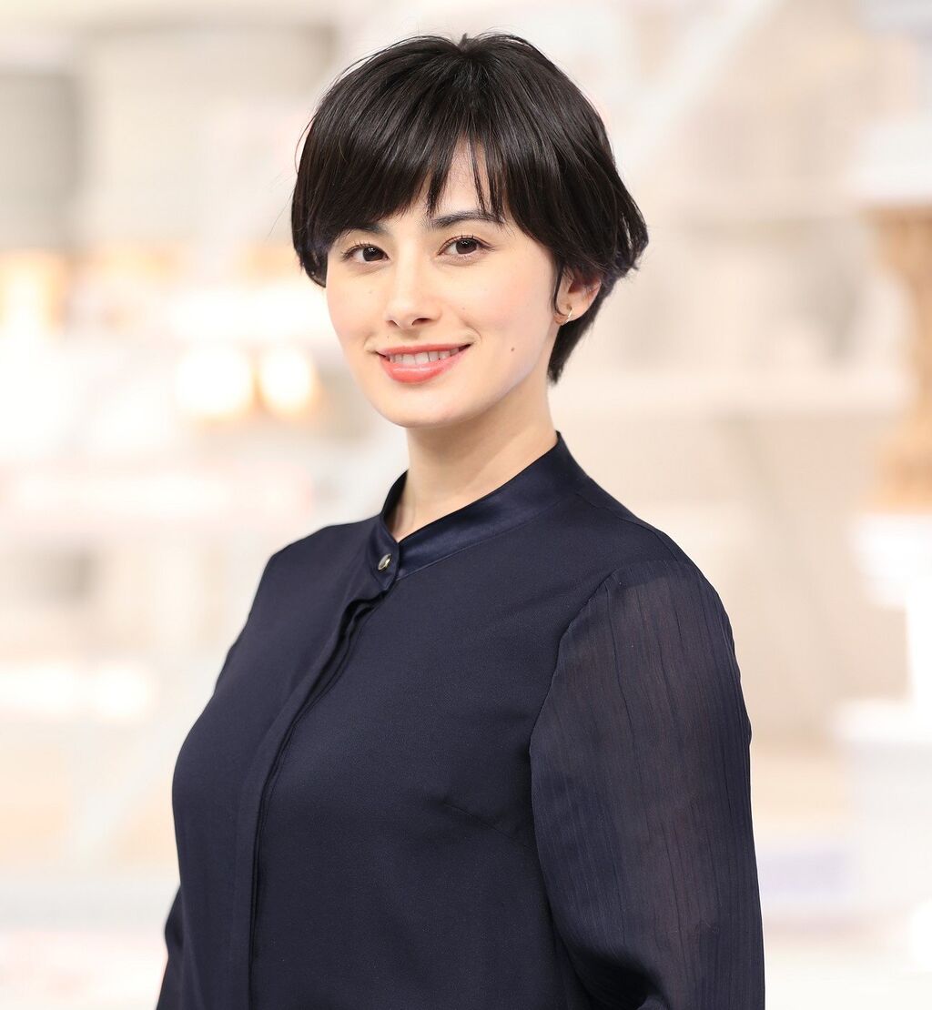 【芸能】激変のホラン千秋「足綺麗だよね〜」色気たまらん「惚れてます」